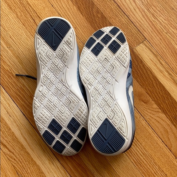 LIKE NEW Nike Training Lunar Luc TR - Picture 3 of 4